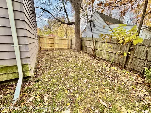 Exterior - 111 E Potter Ave, Lansing, MI 48910 photo 4 of 5