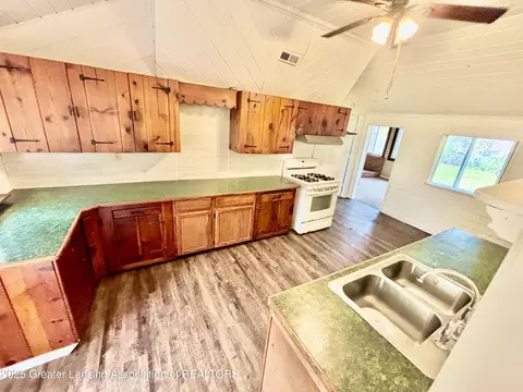 Kitchen - 111 E Potter Ave, Lansing, MI 48910 photo 2 of 2