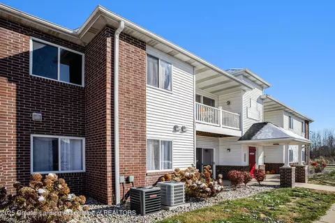 105 Carom Cir, Mason, MI 48854