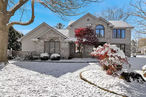 4915 Canyon Trl, Lansing, MI 48917