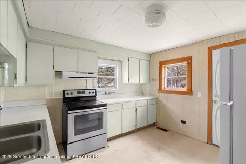 1581 W State Rd, Lansing, MI 48906 photo 6