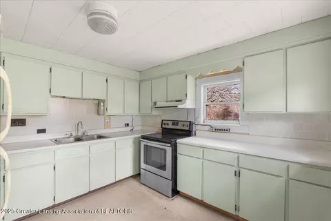 1581 W State Rd, Lansing, MI 48906 photo 8
