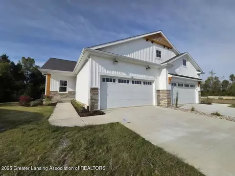 808 Joyce Ln, Saint Johns, MI 48879