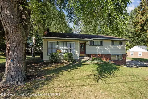 1049 Maycroft Rd, Lansing, MI 48917