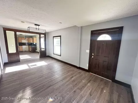 Living - 531 Torrance Ct, Lansing, MI 48910 photo 1 of 5