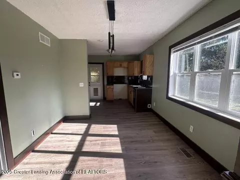 Living - 531 Torrance Ct, Lansing, MI 48910 photo 5 of 5