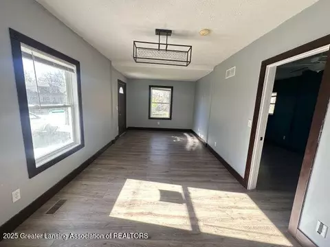 Living - 531 Torrance Ct, Lansing, MI 48910 photo 3 of 5