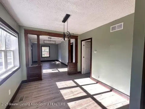 Living - 531 Torrance Ct, Lansing, MI 48910 photo 4 of 5