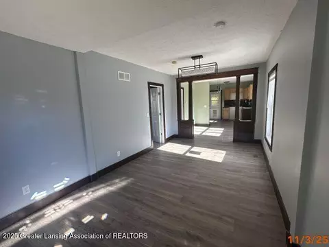 Living - 531 Torrance Ct, Lansing, MI 48910 photo 2 of 5