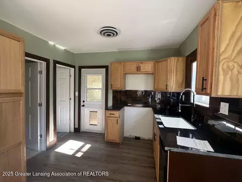 Entry Way - 531 Torrance Ct, Lansing, MI 48910 photo 2 of 2