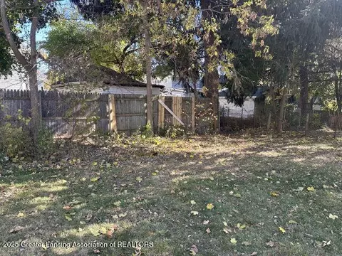 Exterior - 531 Torrance Ct, Lansing, MI 48910 photo 2 of 3