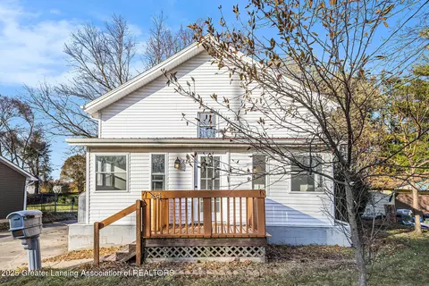 824 Pleasant St, Grand Ledge, MI 48837