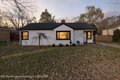 2250 Seminole Dr, Okemos, MI 48864