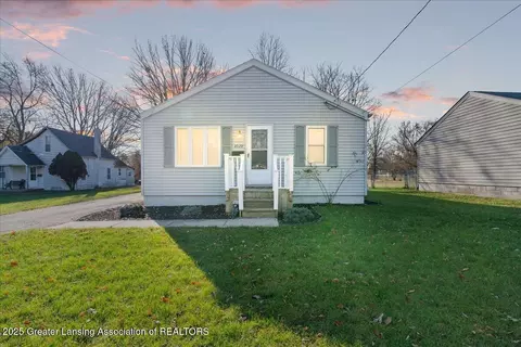 2029 Hillcrest St, Lansing, MI 48910