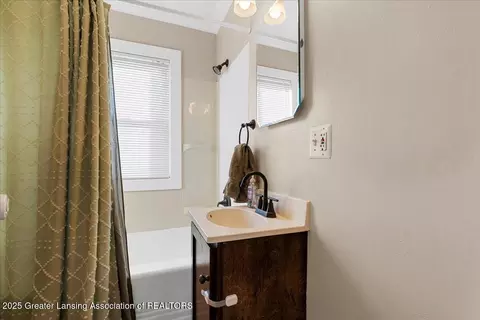 Bath - 11255 W Wayne St, Fowler, MI 48835 photo 1 of 2