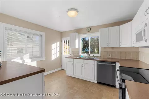 Kitchen - 11255 W Wayne St, Fowler, MI 48835 photo 1 of 3