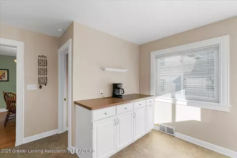 Entry Way - 11255 W Wayne St, Fowler, MI 48835 photo 3 of 4