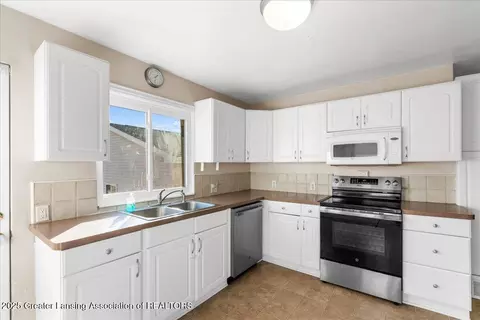 Kitchen - 11255 W Wayne St, Fowler, MI 48835 photo 2 of 3