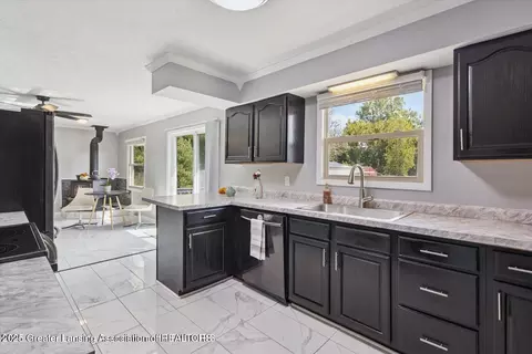Kitchen - 1661 W Cutler Rd, Dewitt, MI 48820 photo 4 of 4