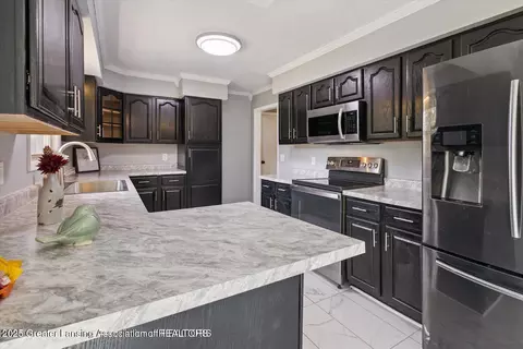 Kitchen - 1661 W Cutler Rd, Dewitt, MI 48820 photo 1 of 4