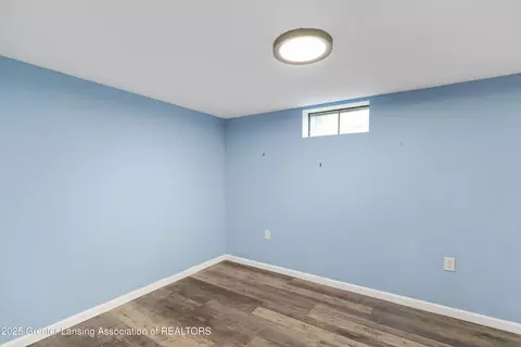 Bedroom - 416 Riverview Dr, Dewitt, MI 48820 photo 8 of 8