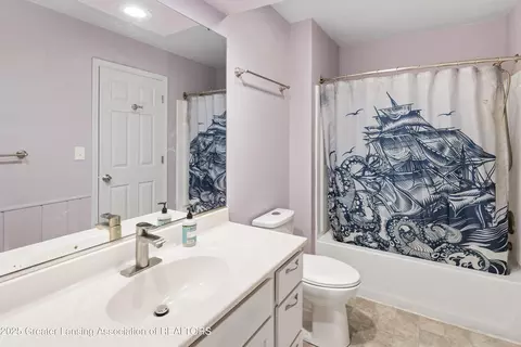 Bath - 416 Riverview Dr, Dewitt, MI 48820 photo 3 of 4