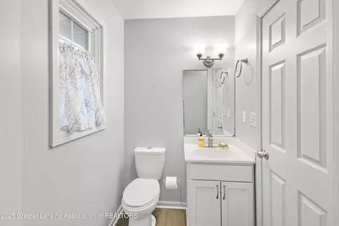 Bath - 416 Riverview Dr, Dewitt, MI 48820 photo 2 of 4