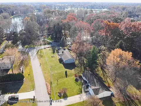 View/Area - 416 Riverview Dr, Dewitt, MI 48820 photo 4 of 6