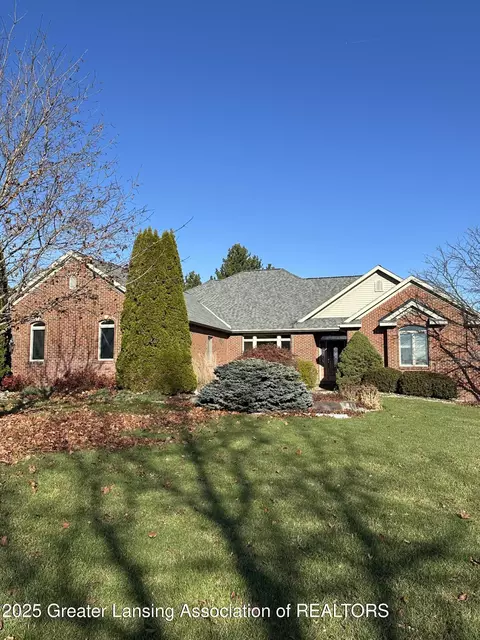 7671 Royal Cove Dr, Lansing, MI 48917