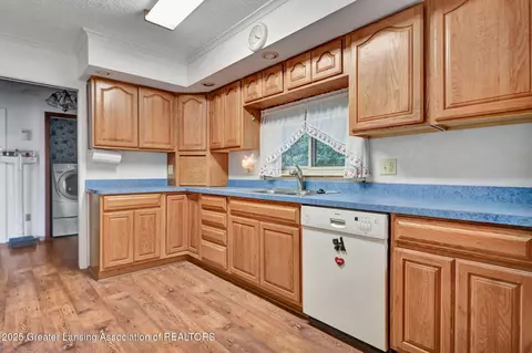 Kitchen - 11191 W Chadwick Rd, Eagle, MI 48822 photo 2 of 2