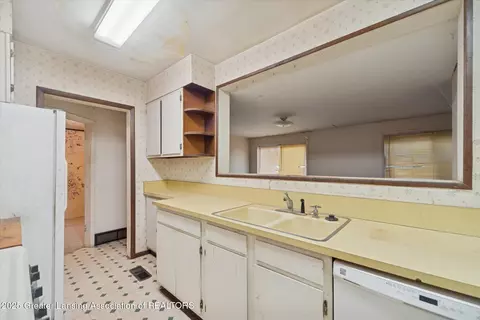 Kitchen - 15918 Turner Rd, Lansing, MI 48906 photo 1 of 2