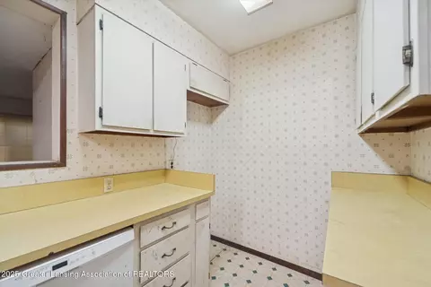 Kitchen - 15918 Turner Rd, Lansing, MI 48906 photo 2 of 2