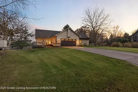 4 5 Locust Ln, Lansing, MI 48911