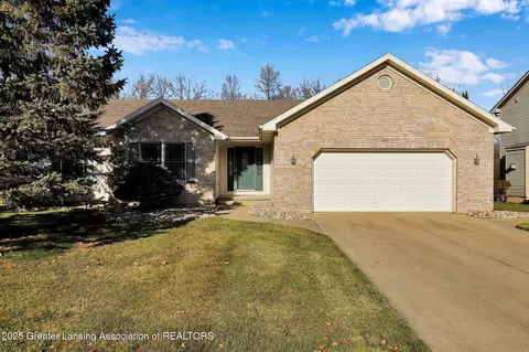 4327 Fieldview Dr, Grand Ledge, MI 48837