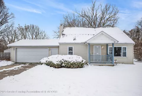 2923 Newark Ave, Lansing, MI 48911