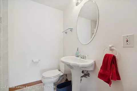 Bath - 5125 E Clark Rd, Bath, MI 48808 photo 4 of 6