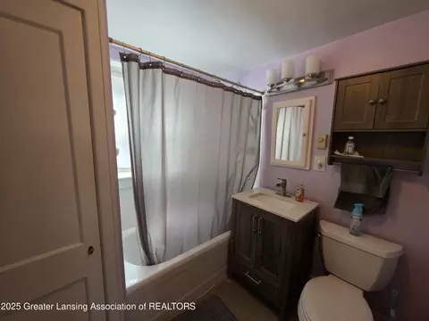 Bath - 208 E Northrup St, Lansing, MI 48911 photo 2 of 2