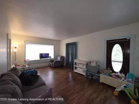 Living - 208 E Northrup St, Lansing, MI 48911 photo 2 of 4