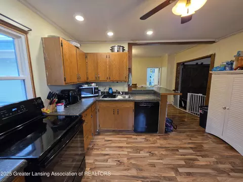 Kitchen - 208 E Northrup St, Lansing, MI 48911 photo 2 of 4