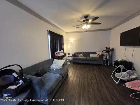 Living - 208 E Northrup St, Lansing, MI 48911 photo 3 of 4