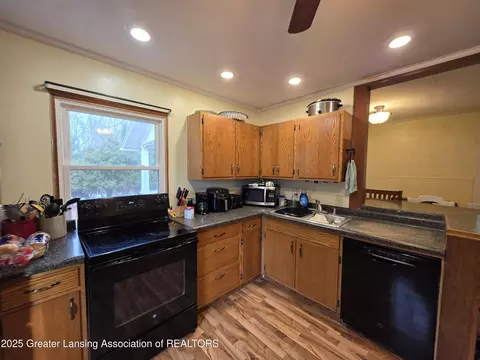 Kitchen - 208 E Northrup St, Lansing, MI 48911 photo 3 of 4