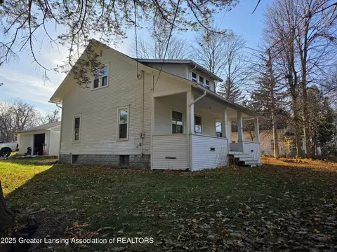 Exterior - 208 E Northrup St, Lansing, MI 48911 photo 5 of 6