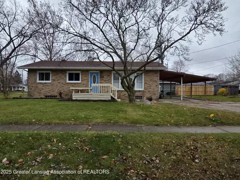 340 Edwards St, Grand Ledge, MI 48837