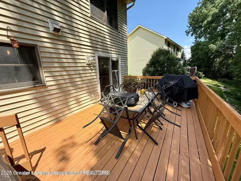 Exterior - 229 Williamsburg Rd, Lansing, MI 48917 photo 5 of 10