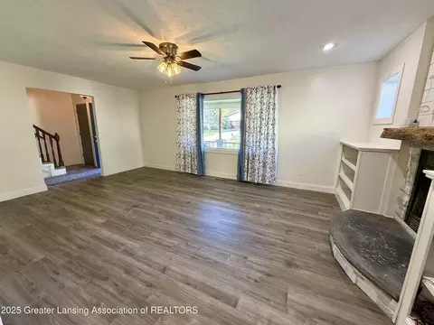 Living - 229 Williamsburg Rd, Lansing, MI 48917 photo 2 of 8