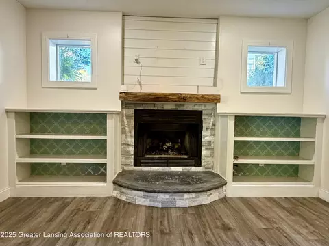 Living - 229 Williamsburg Rd, Lansing, MI 48917 photo 3 of 8