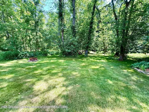 Exterior - 229 Williamsburg Rd, Lansing, MI 48917 photo 8 of 10