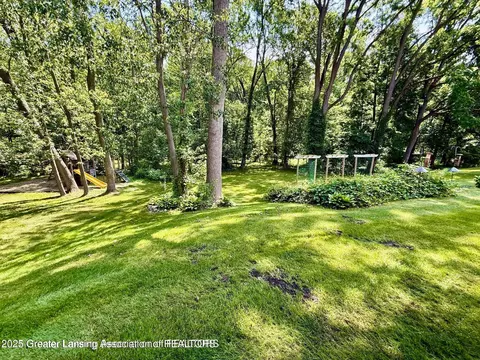 Exterior - 229 Williamsburg Rd, Lansing, MI 48917 photo 9 of 10