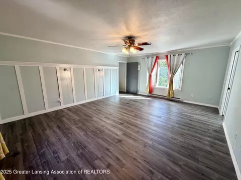 Living - 229 Williamsburg Rd, Lansing, MI 48917 photo 7 of 8
