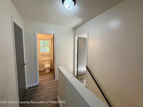 Entry Way - 229 Williamsburg Rd, Lansing, MI 48917 photo 5 of 6
